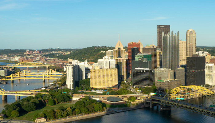 Pittsburgh skyline, clear skies